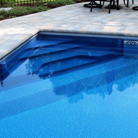 Underwater platform adds versatility. (43) - Arvidson Pools and Spas